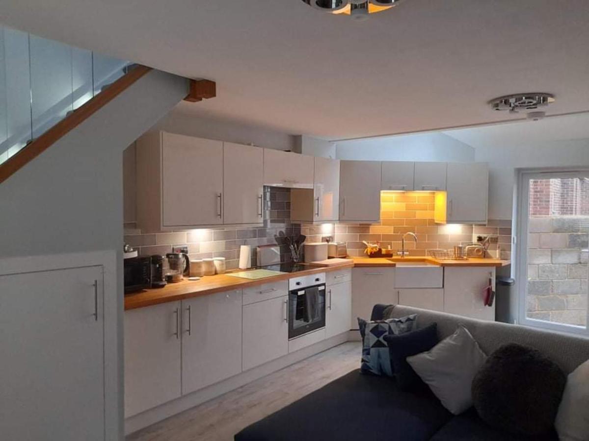 Outstanding Modern 1-Bed House in Chippenham Chippenham (Wiltshire) Exterior foto