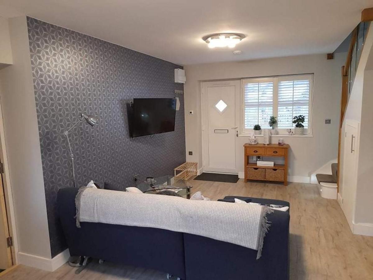 Outstanding Modern 1-Bed House in Chippenham Chippenham (Wiltshire) Exterior foto