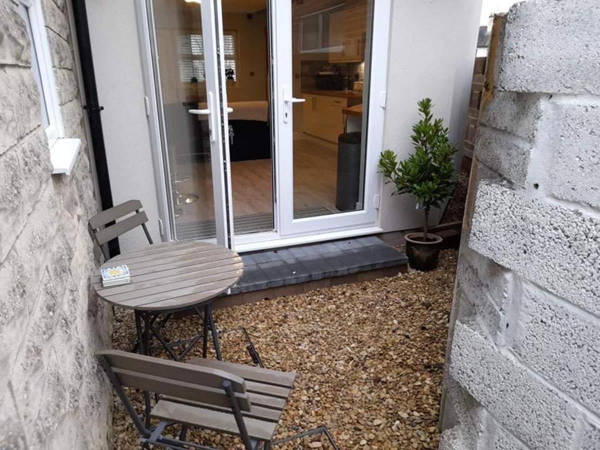 Outstanding Modern 1-Bed House in Chippenham Chippenham (Wiltshire) Exterior foto