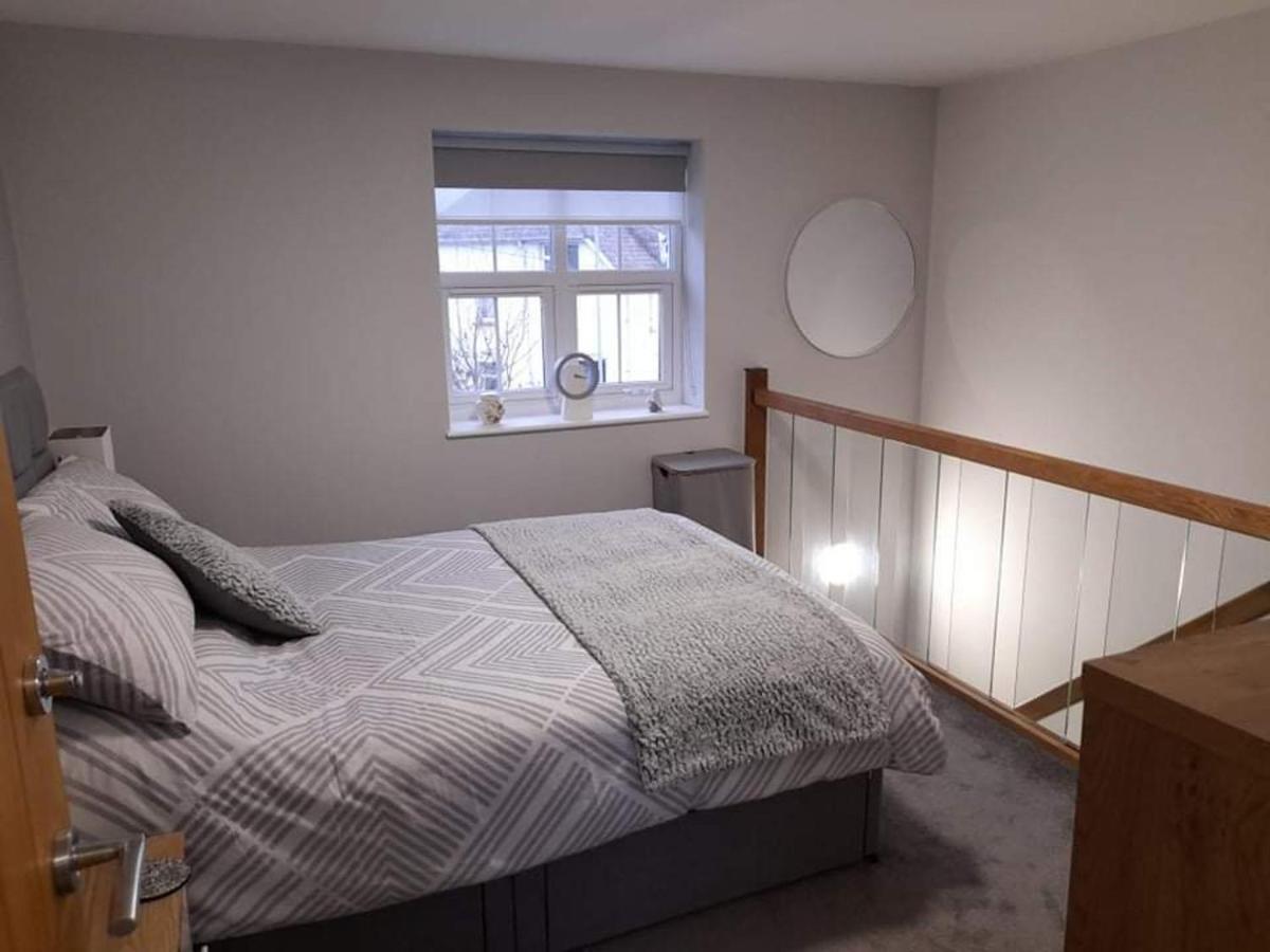 Outstanding Modern 1-Bed House in Chippenham Chippenham (Wiltshire) Exterior foto